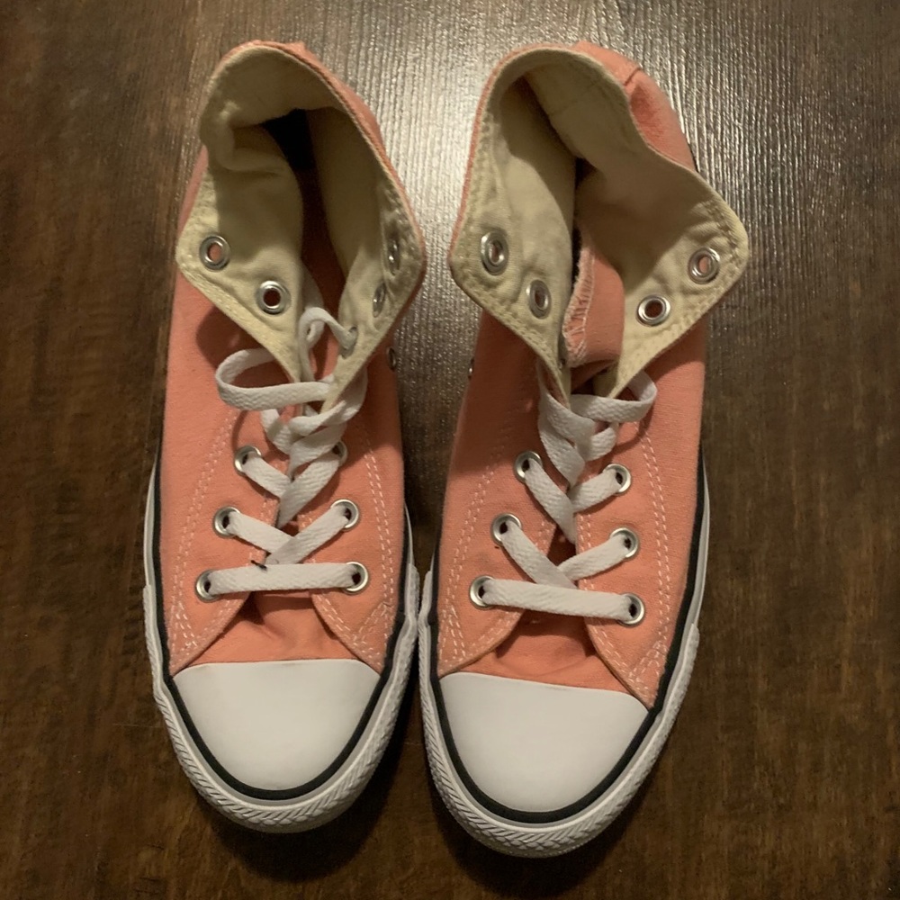 Woman’s converses! New!!